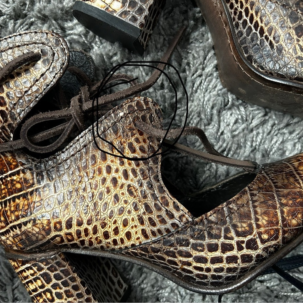 FREEBIRD Joyce, Animal Print Booties. Size 7 - Picture 14 of 14